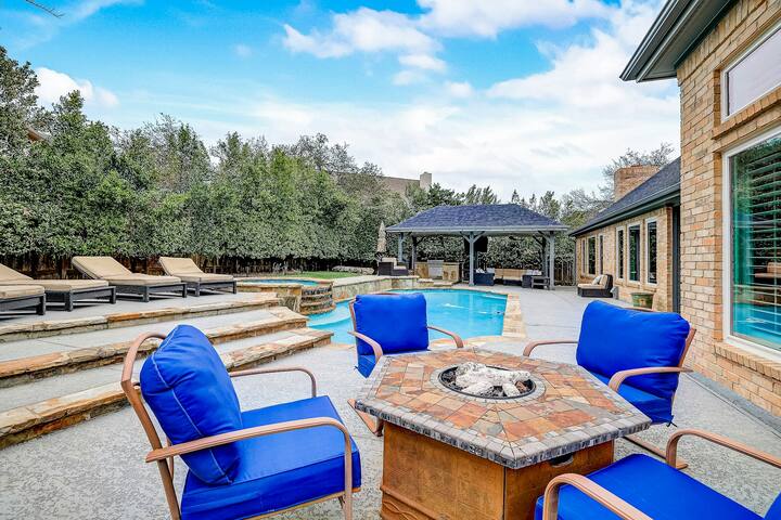 3BR dog-friendly home with pool, fenced yard, W/D gallery image 4