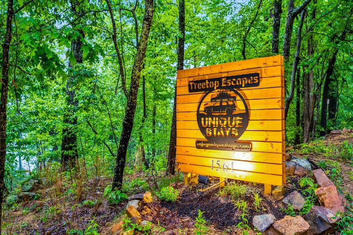 The Evergreen Treehouse with Winter Views! - Houses for Rent in