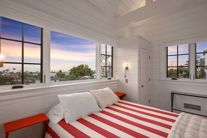 Ocean View | Coastal Luxury | AC | W/D