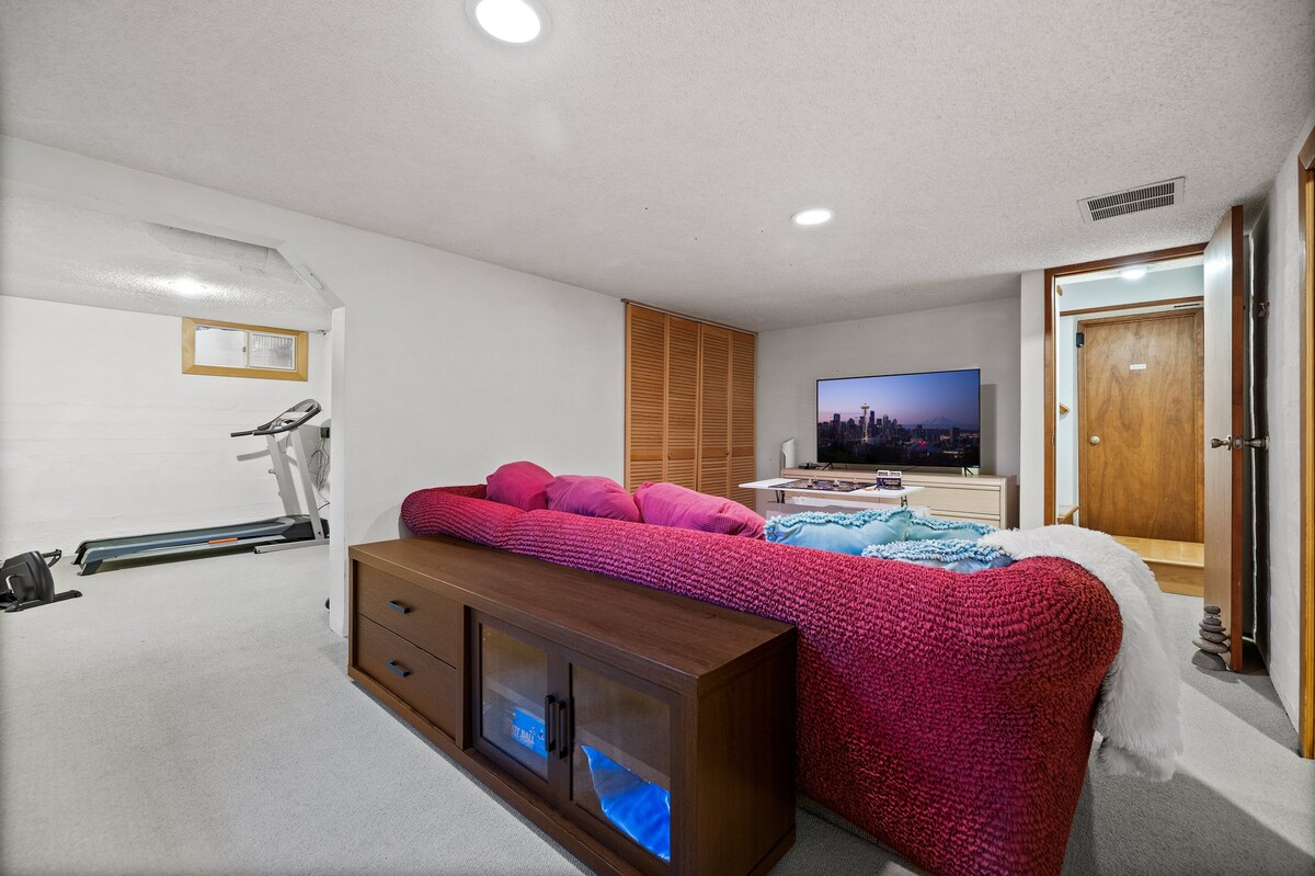 Კინემატოგრაფიული გართობა ამ სმარტ-ტელევიზორით, რომელიც გთავაზობთ საინტერესო შთაბეჭდილებას ფილმების დაუვიწყარი ღამისთვის ქვედა დონეზე.