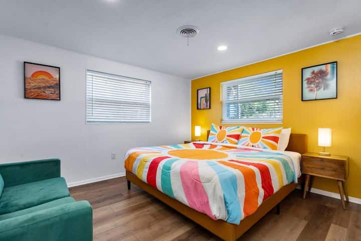 King Suite na 43-inch LEDTV na sofa. 