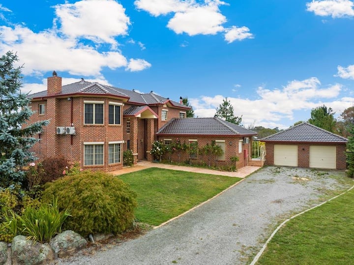 Garden Resort House One Jindabyne Houses for Rent in Jindabyne, New