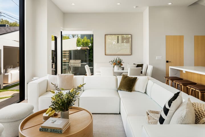 Zenice Beach Home – Sauna, Cold Plunge, Spa gallery image 2