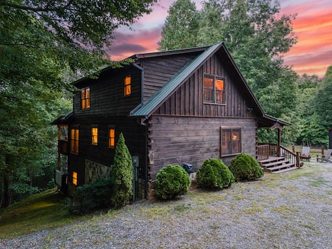 Top performing Airbnb: The Bucking Bison-Pets, private, hot tub, gameroom in Mc Caysville