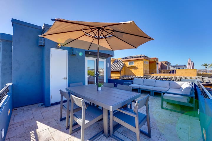 Massive Beach Home – Dog Friendly, AC, Steps2Sand!