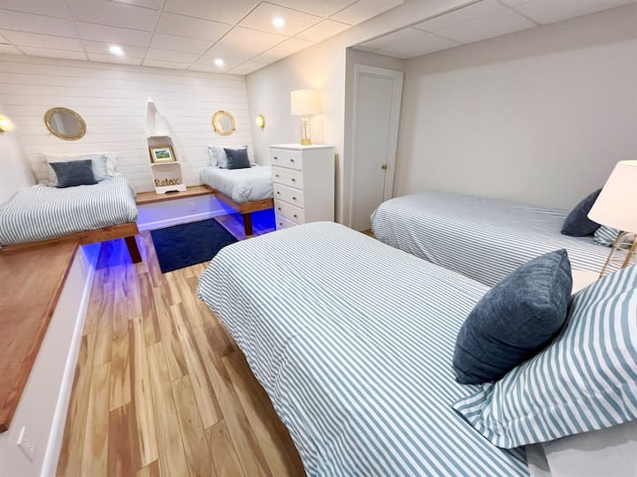 Chumba cha kulala cha watoto (mapacha 4)