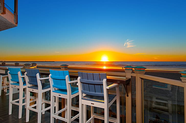 Oceanfront Escape- 2 Level Condo w/Panoramic View! gallery image 2