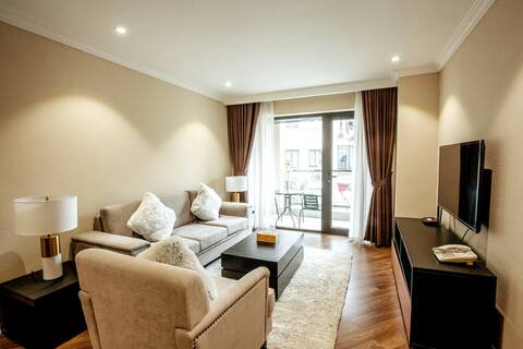 Central Serviced 3BR+Pool+Gym