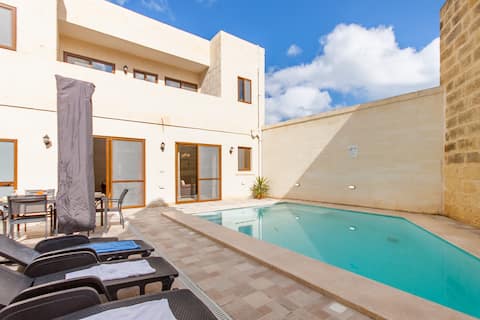 Naduria, So Nice Gozitan Villa + Pool