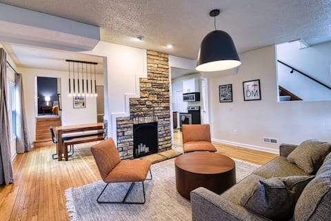 Hot Tub, Fenced Yard, Games, Office/Gym + Pets Ok!