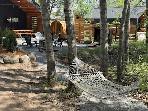 Brand New Cabin w/ Sauna, Fire Pit & Fireplace