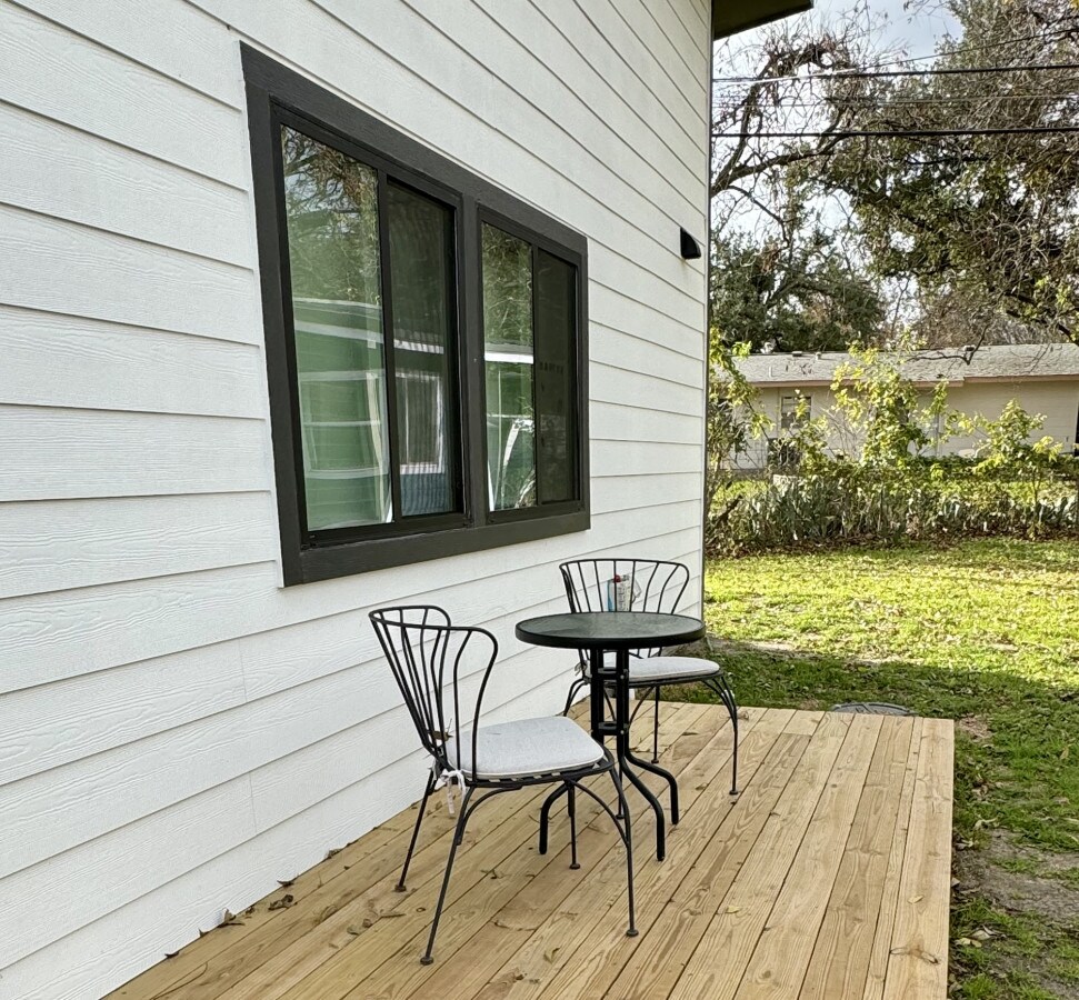 Extended Stay Perfection: Cozy & Bright Tiny Gem!