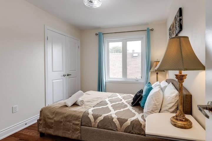 Chambre avec lit Queen Size chaud