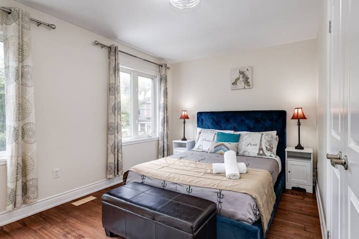 Chambre avec lit Queen Size chaud