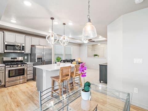 Heart of Nampa-Hot Tub-Fenced Yard-Full Kitchen