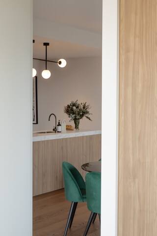 Claremont Style & Comfort, South Yarra gallery image 3