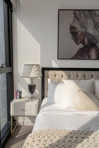 Claremont Style & Comfort, South Yarra gallery image 4