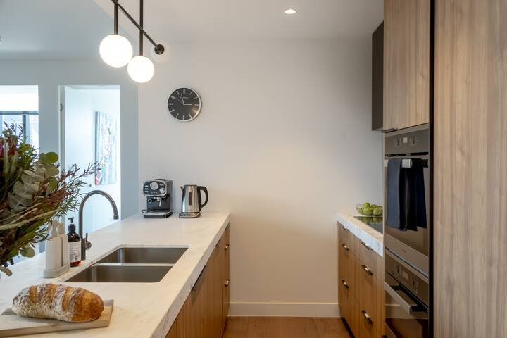 Claremont Style & Comfort, South Yarra gallery image 2