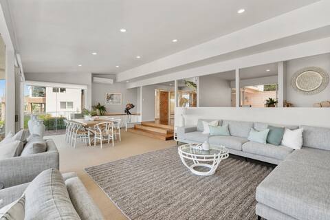 Popular Airbnb listing: "Blending Style & Luxury" – Ocean Views in Terrigal