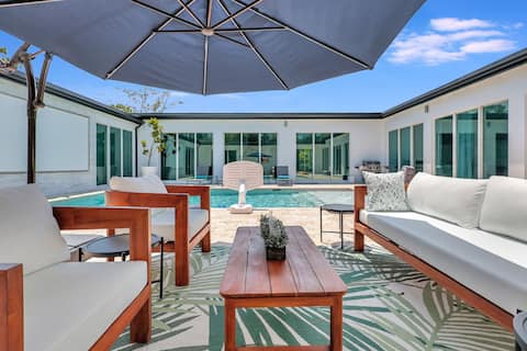 6BR Sleeps 15 Pool BBQ Firepit Games Stables More!