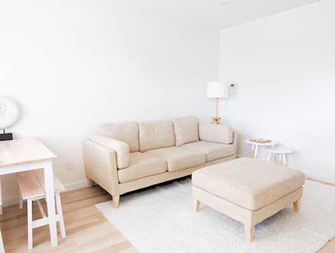 Cozy Coastal Getaway + EV Charger!