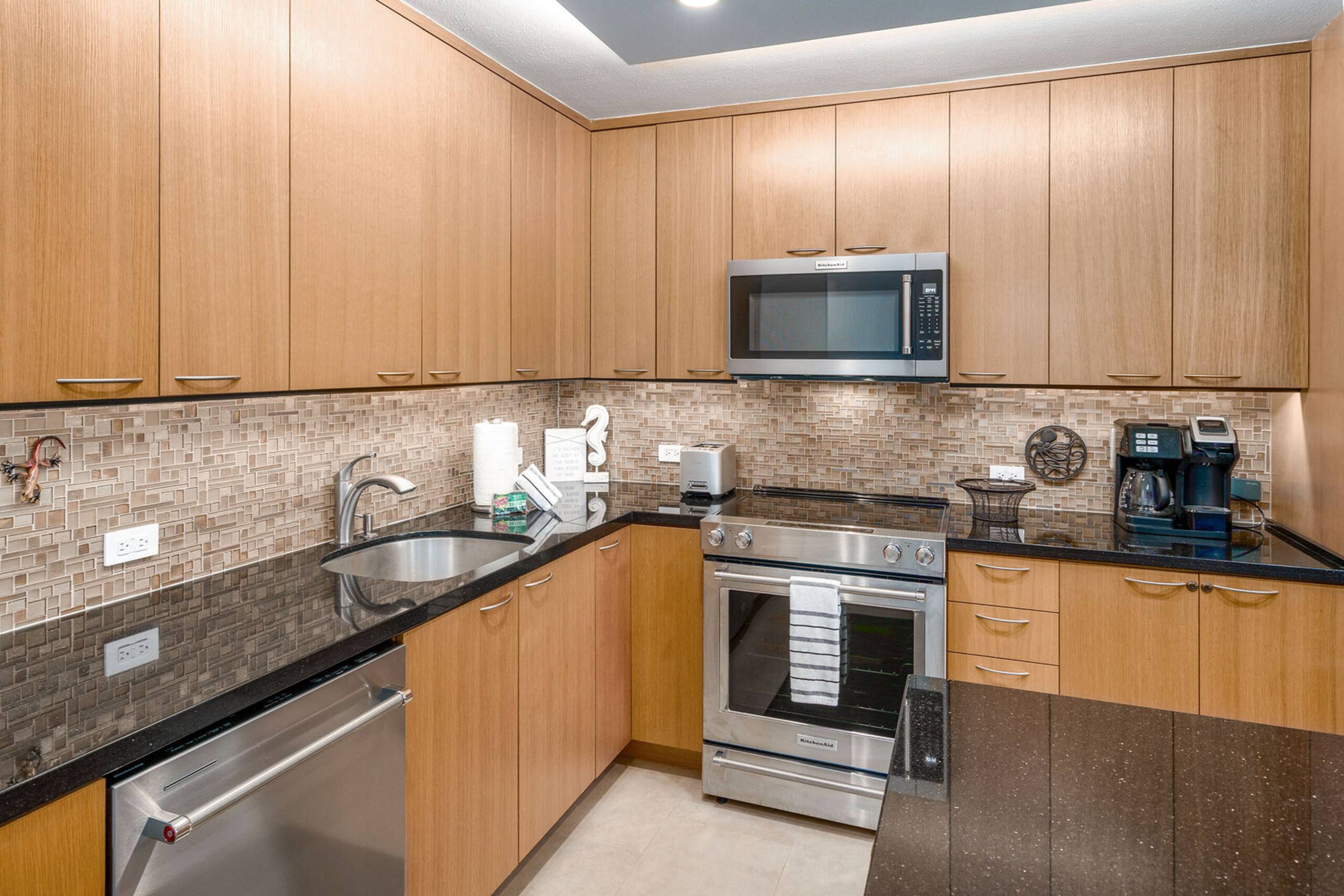 Condo in Kihei · ★5.0 · 1 bedroom · 2 beds · 2 private baths - Image 10