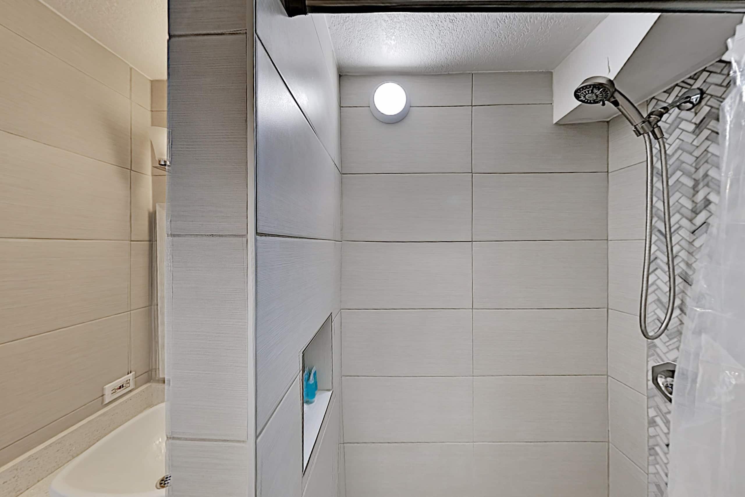 Condo in Honolulu · ★4.32 · Studio · 1 bed · 1 private bath - Image 9