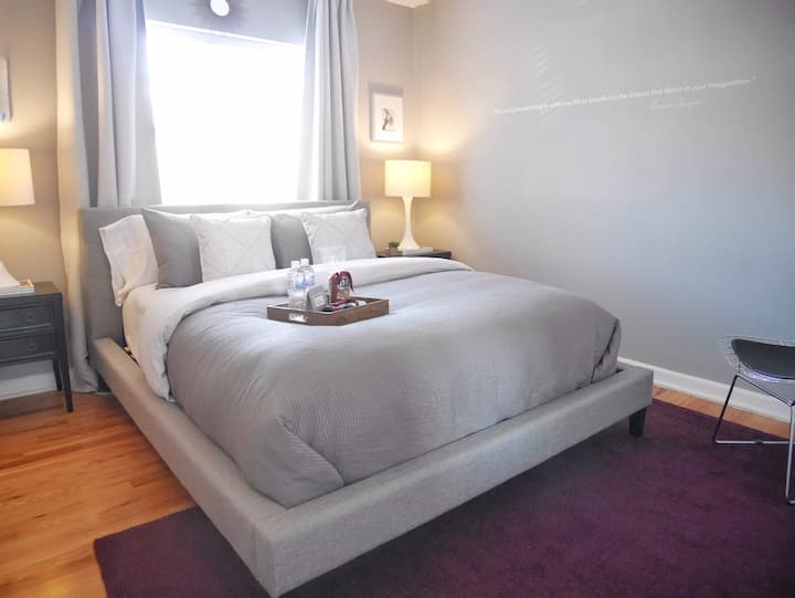 Beautiful Plaza Condo With Queen Bed | 3