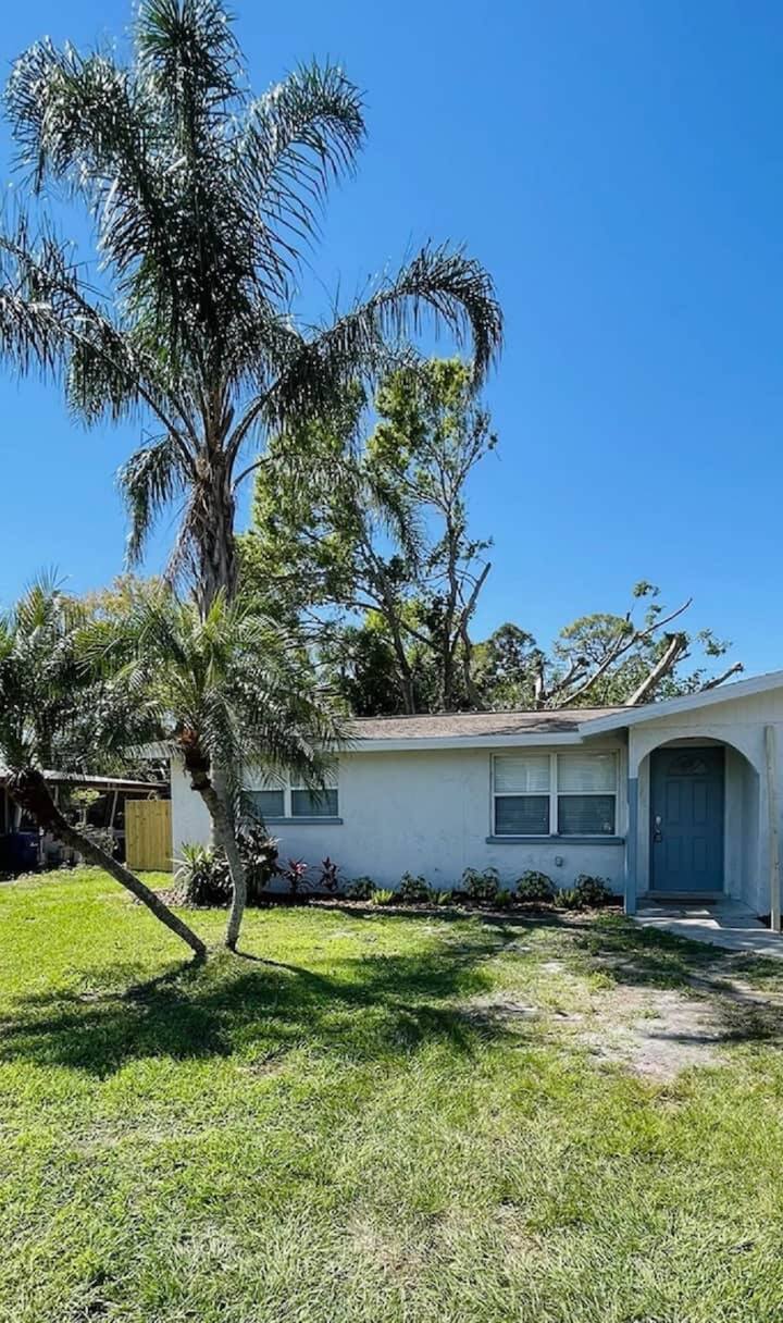 Bright 3BR Home with Hot Tub Houses for Rent in Sarasota, Florida