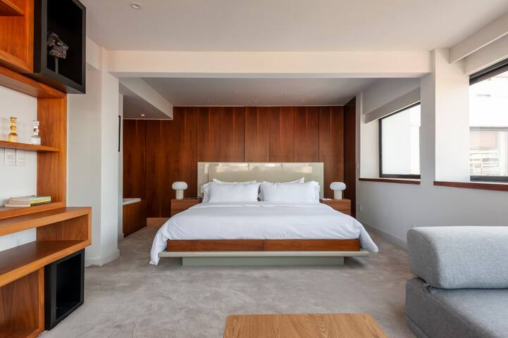 w* | Enriching Triplex in Art Deco Building gallery image 2