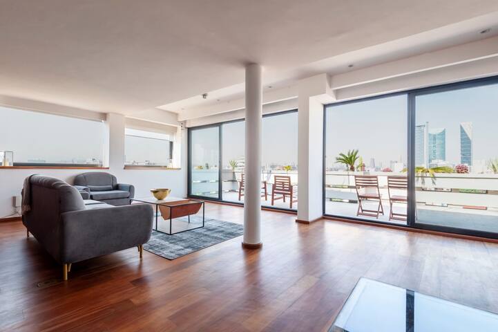 w* | Enriching Triplex in Art Deco Building gallery image 4