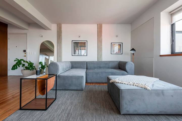 w* | Enriching Triplex in Art Deco Building gallery image 5