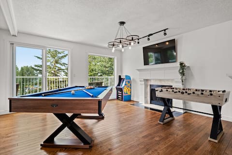 The Ohana Lakeside Retreat  4 Bedrooms & Tiki Bar