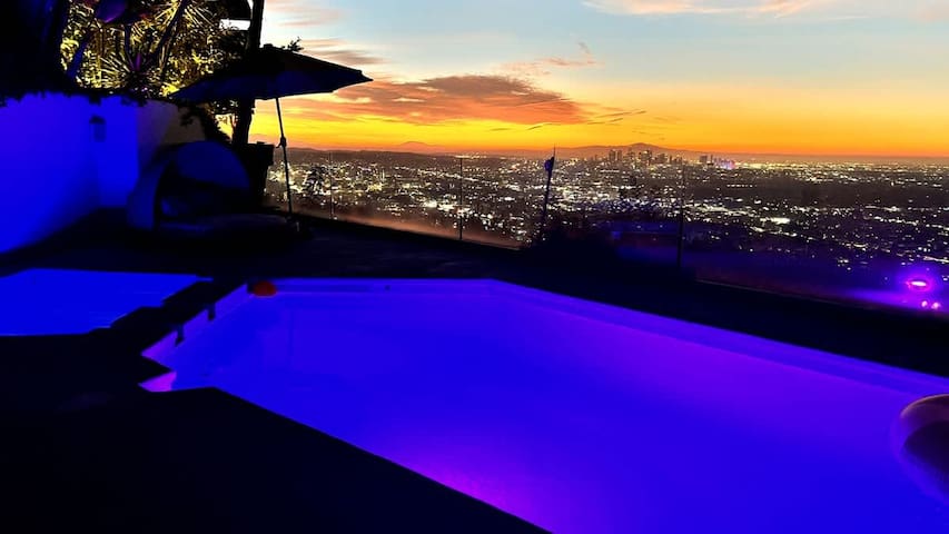 Modern Sunset Strip Jetliner View Villa Pool & Spa