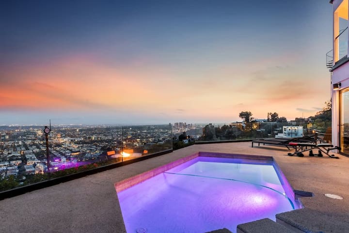 Modern Sunset Strip Jetliner View Villa Pool & Spa gallery image 2