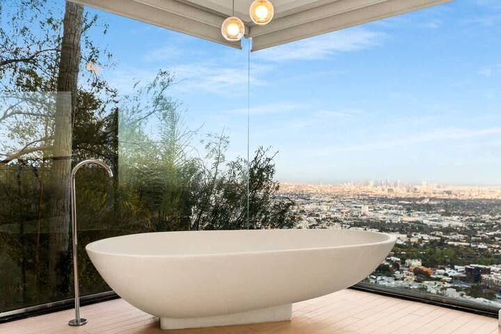 Modern Sunset Strip Jetliner View Villa Pool & Spa gallery image 5