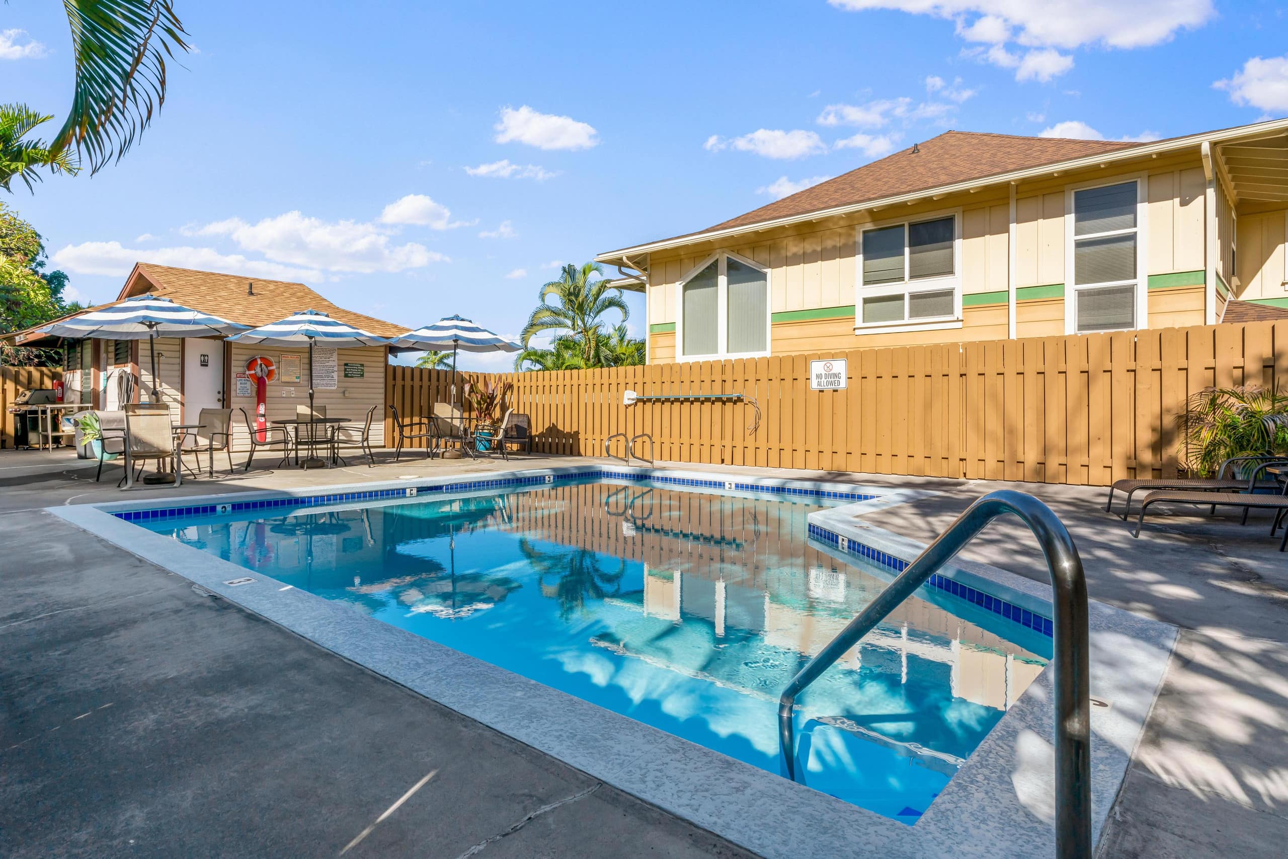 Condo in Kailua-Kona · ★4.73 · 3 bedrooms · 4 beds · 2 baths - Image 3