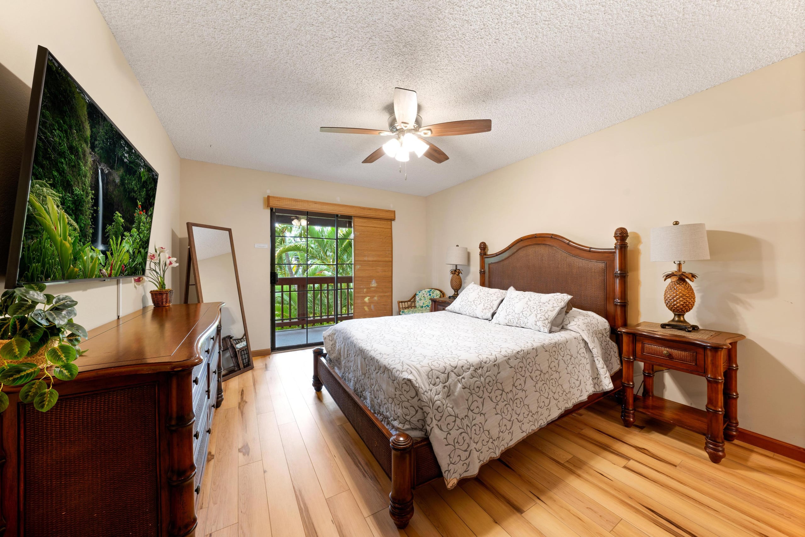Condo in Kailua-Kona · ★4.73 · 3 bedrooms · 4 beds · 2 baths - Image 2