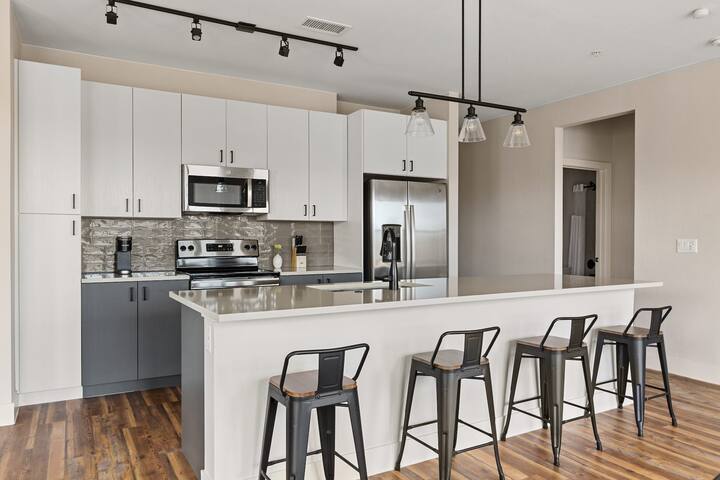 Kasa | Family 2BD with Pool & Gym Access | Denver gallery image 4