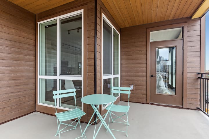 Kasa | Family 2BD with Pool & Gym Access | Denver gallery image 5