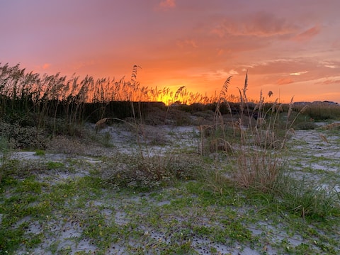 Top performing Airbnb: Island Breeze in Harbor Island