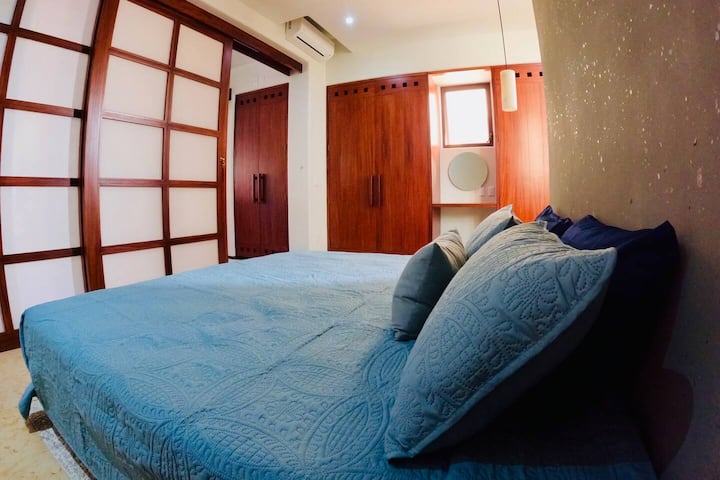 Голямо двойно легло и големи гардероби