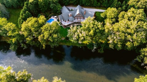 Luxury Riverfront Pool Theater Games Hot Tub