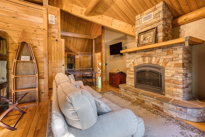 סלון עם מיטת קומותיים 4