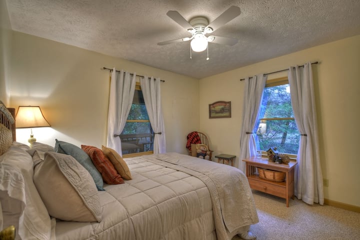 ห้องนอน 2 ห้องนอนขนาดควีนไซส์