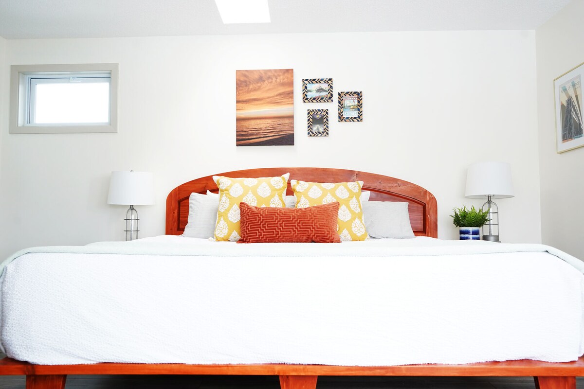 ห้องนอนใหญ่ตั้งอยู่บนชั้น 2