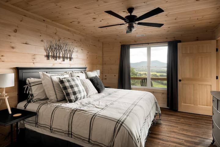 BR 3 ในห้องใต้ดินที่สร้างเสร็จแล้วมีห้องน้ำที่อยู่ติดกันซึ่งยังเปิดไปยังห้องสันทนาการ