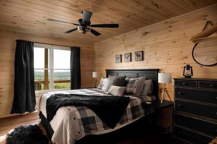 BR 4 มีเตียงขนาดคิงไซส์และวิวที่สวยงาม