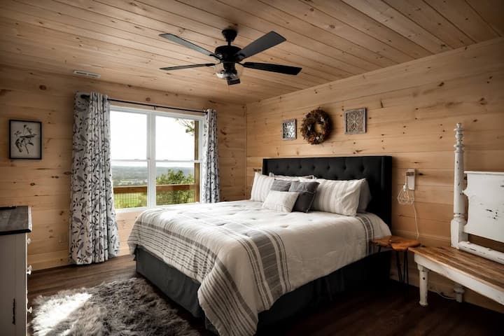 BR 5 มีเตียงขนาดคิงไซส์และห้องน้ำในตัว