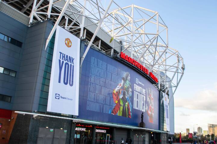 Luxury Manchester Retreat Sleeps 11 Free Parking gallery image 4